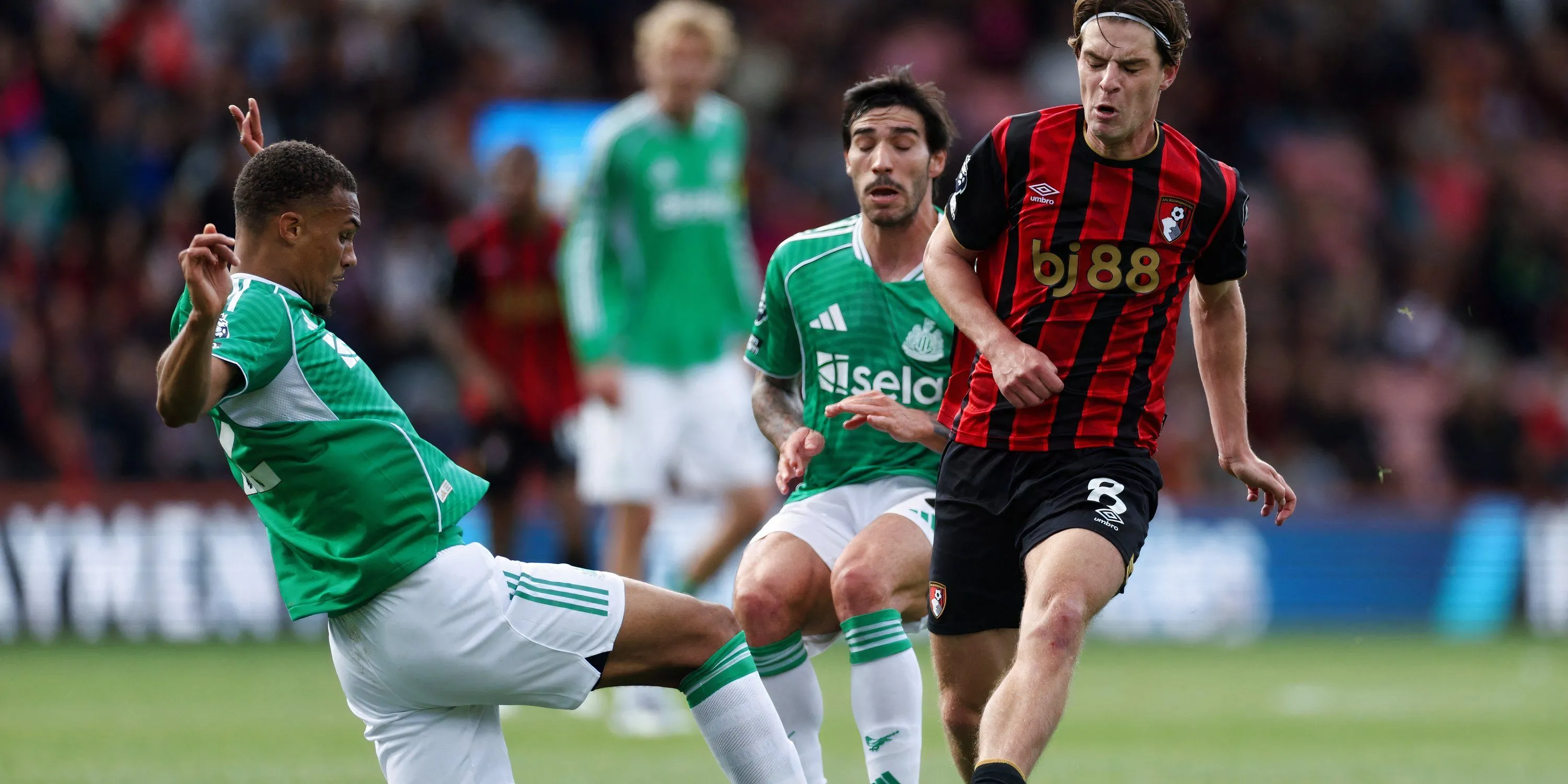 Malick Thiaw trong buổi tập Newcastle, tiềm năng phát triển kỹ năng phòng ngự