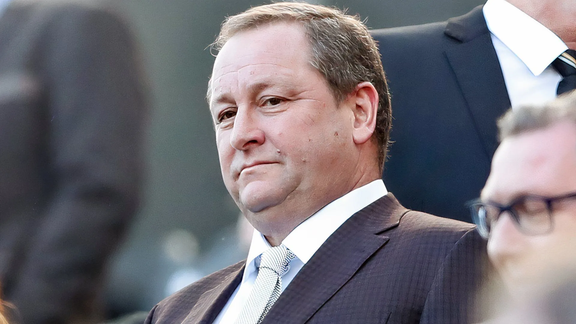 Mike Ashley xuất hiện giữa đồn đoán mua lại tại Hillsborough